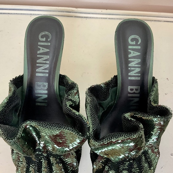 Gianni Bini Rossallio Dark Green Ruffle Sequin Mule Slip On Shoes sz 8 - Picture 5 of 15
